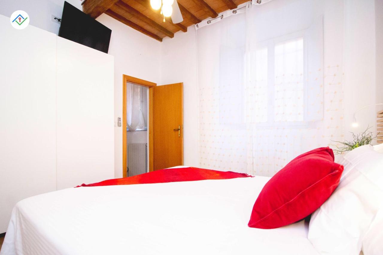 Pisa Tower Apartment Ngoại thất bức ảnh